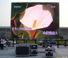 明昌P2.976户外LED显示屏 平米单价 112910像素/平米  模组尺寸250MM*250MM  可做500MM*500MM或500MM*10000MM箱体 含模组电源控制系统视频处理器  适合租赁屏使用 5平米起购 屏体+压铸铝箱体 不含航空运输箱